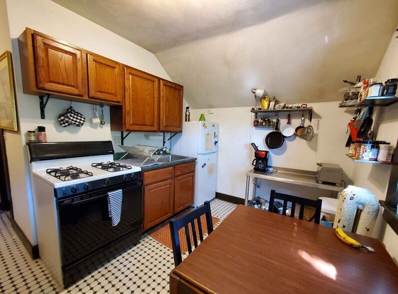Primary Photo - 112 Allston St