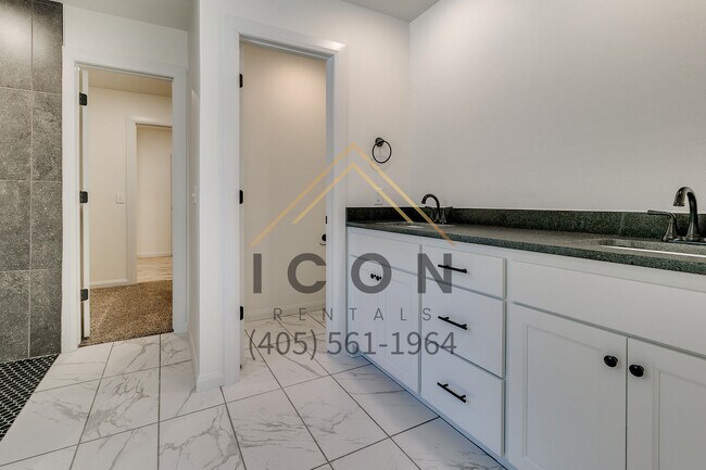 Building Photo - 8429 Stonewood Dr