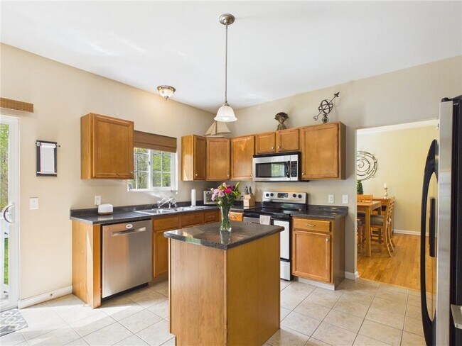 Building Photo - 23 Beechwood Hollow