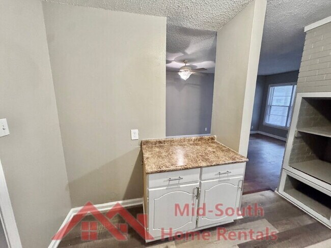 Building Photo - 3588 Hendricks Ave