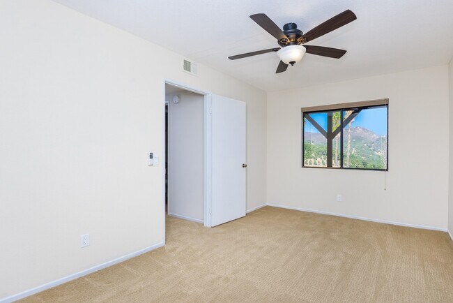 Building Photo - Remodeled Home in Cimarron with Amazing Vi...