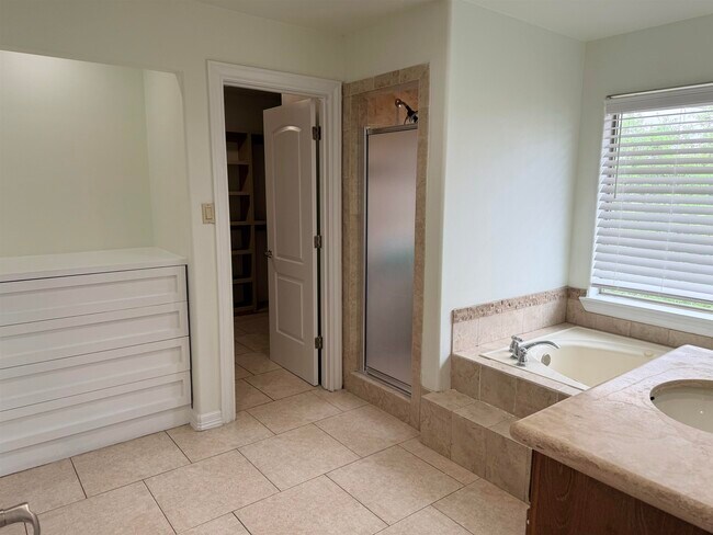 Building Photo - 7221 Lake Victoria Rd