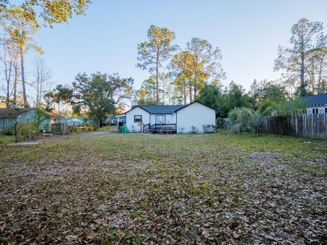 Building Photo - 804 Lakeland Ave