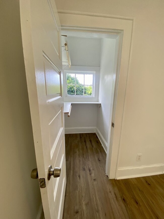 Building Photo - Riverview 2 bedroom 1 bath