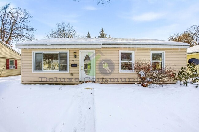 Primary Photo - Spacious 3 Bedroom Single Family Home Near Downtown GR | $1795