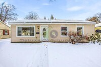 Building Photo - Spacious 3 Bedroom Single Family Home Near Downtown GR | $1795