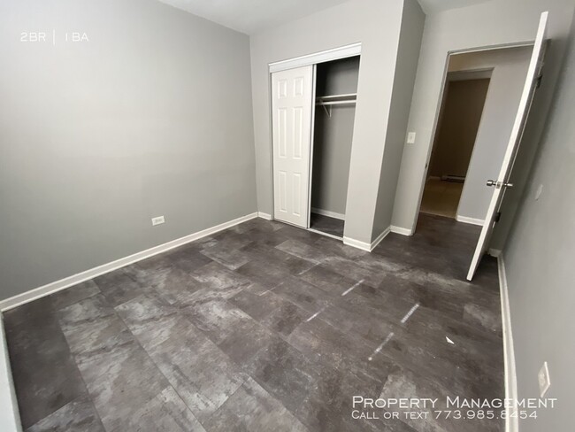 Building Photo - Large Brand New Corner Unit Remodeled 2-Be...