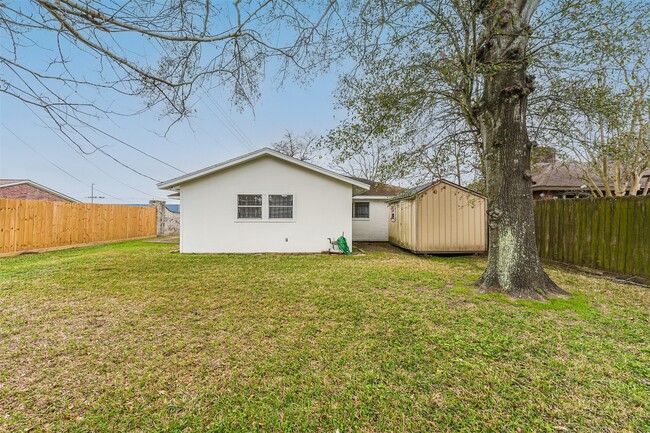 Building Photo - 15222 Wickbriar Dr