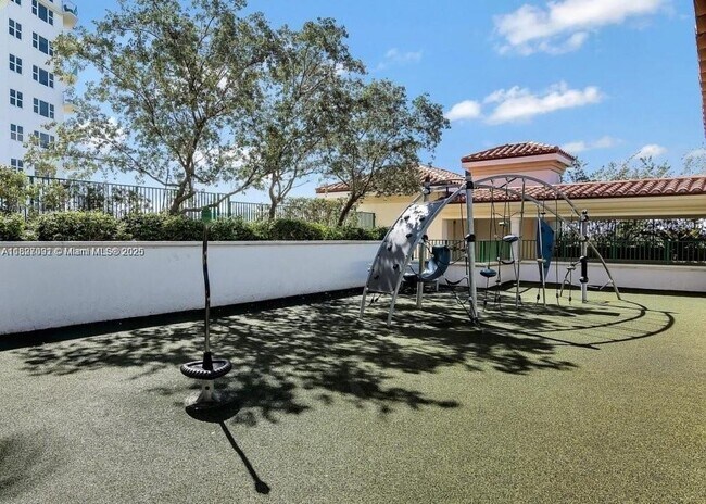 Building Photo - 20000 E Country Club Dr