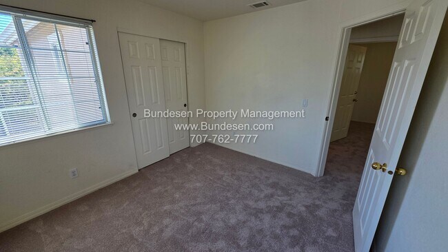 Building Photo - 1908 Alpine Ct
