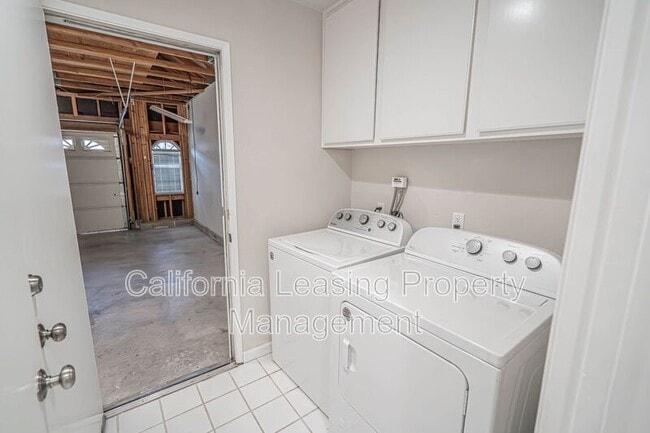 Building Photo - 28552 Avocado Pl