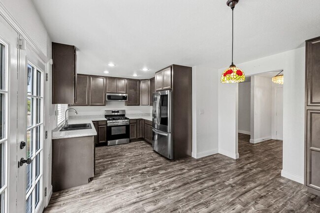 Building Photo - 7085 Valley Forge Dr