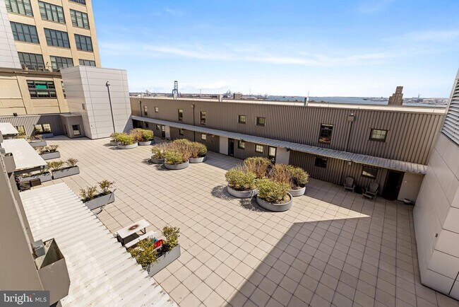 Building Photo - 1200 Steuart St