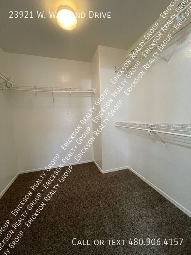 Building Photo - 23921 W Wayland Dr