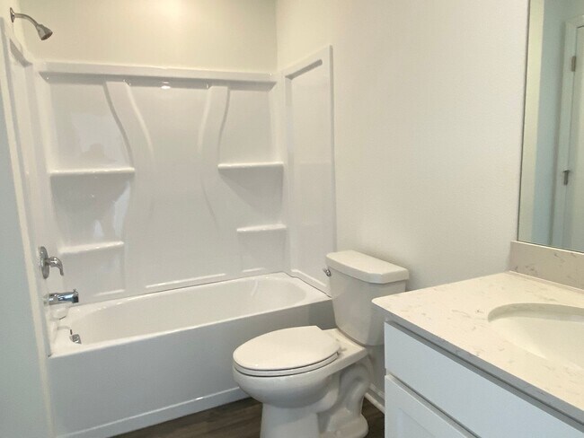 Building Photo - New 3/2.5 End Unit Townhouse!