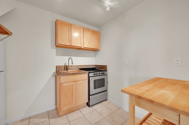 Building Photo - 4 bedroom, 3 bath with separate ADU