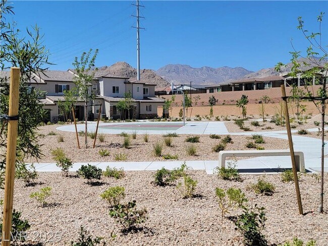 Building Photo - BRAND NEW 3 BED, 2.5 BATH TOWNHOME IN NW L...