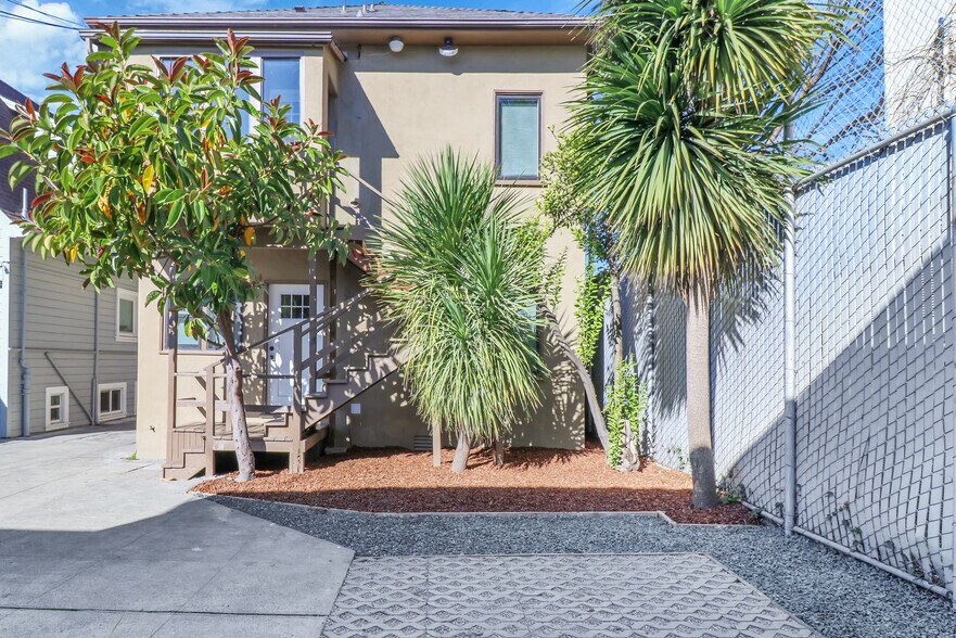 Building Photo - 1075 43rd St