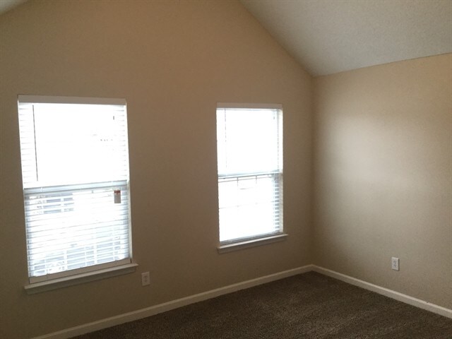 Building Photo - 4897 Bryant Dr