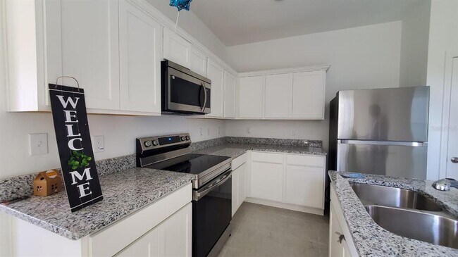 Building Photo - 2685 Buttercup Ave