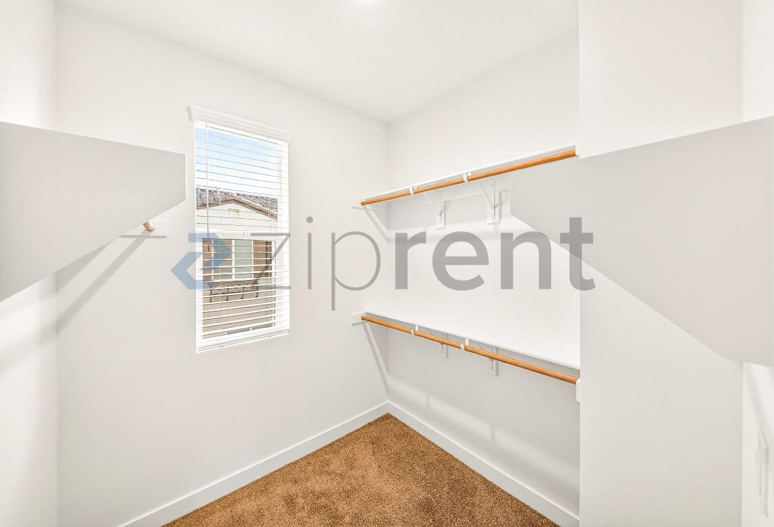 Building Photo - 2215 W Orange Ave