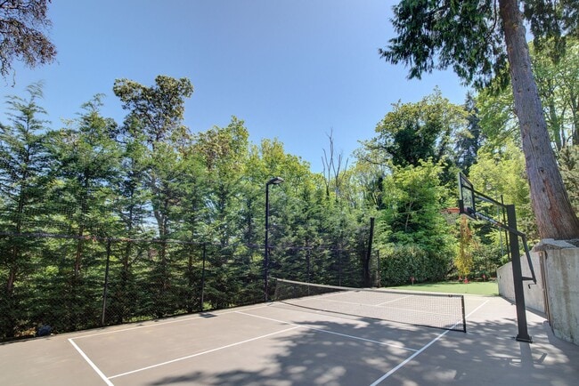 Building Photo - 5bd/4ba Medina Home