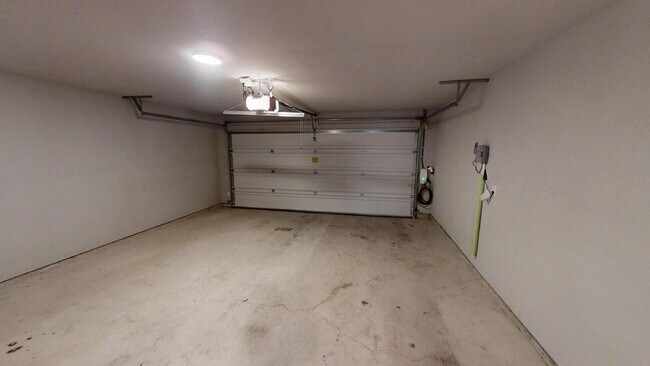Building Photo - 904 Clanton Cove