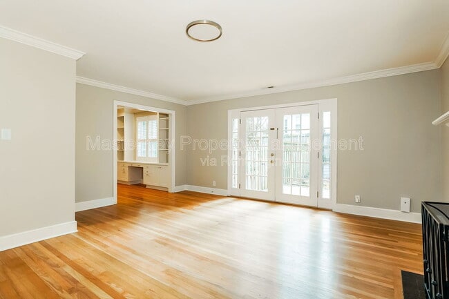 Building Photo - 3401 White Oak Rd