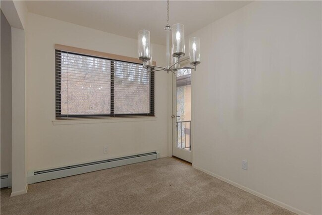 Building Photo - 8 E Lawrence Park Dr