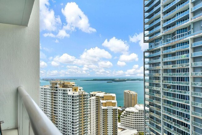 Building Photo - 475 Brickell Ave