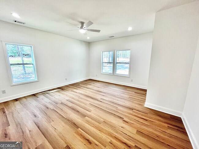 Building Photo - 204 Custer Cir