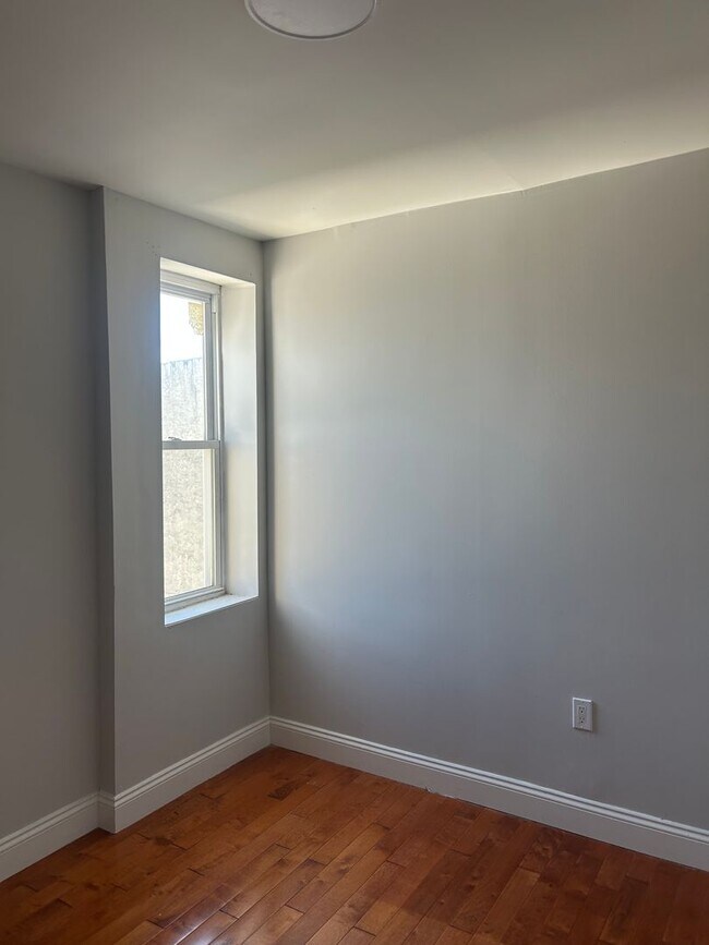 Building Photo - 2405 N 17th St