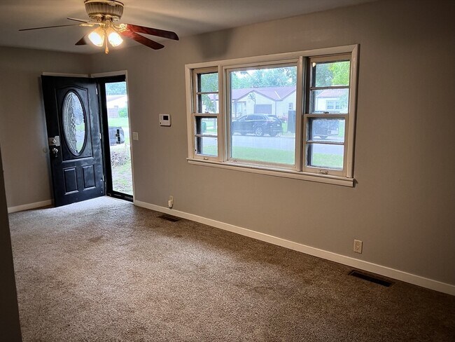 Building Photo - 338 W 4th St