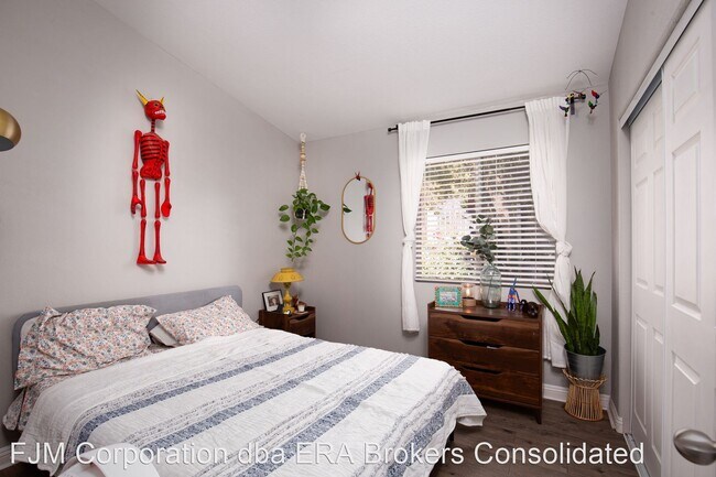 Building Photo - 3 br, 2 bath House - 4010 Lucas Ave