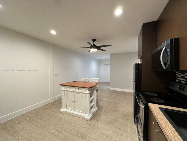 Building Photo - 108 NW 2nd Ave