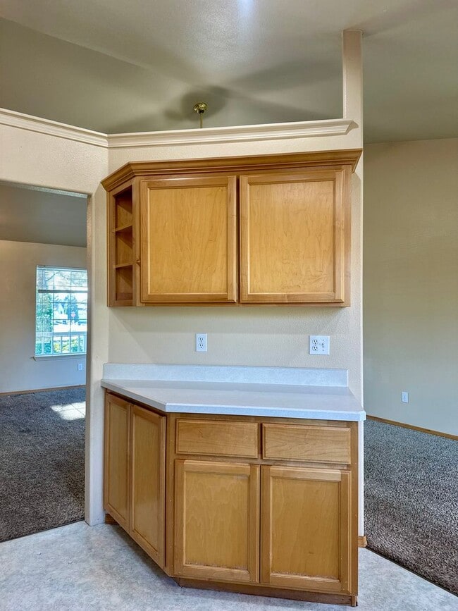 Building Photo - Ranch Style Home in NE Bend!  Fenced in backyard!