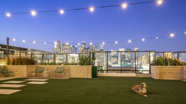 Building Photo - 2850 Fannin St