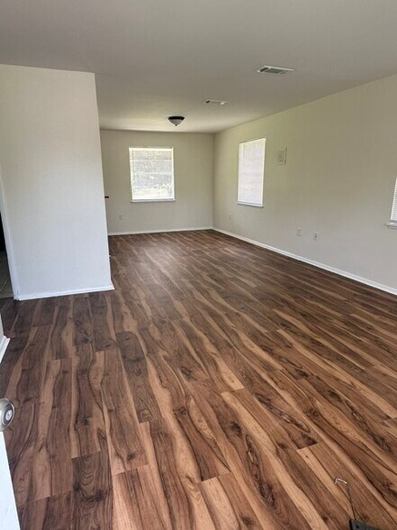 Building Photo - 2615 Demaret Dr