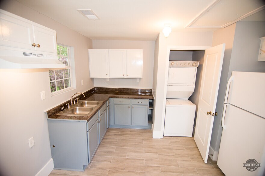 Washer Dryer in-unit - 2485 Harvard Ave