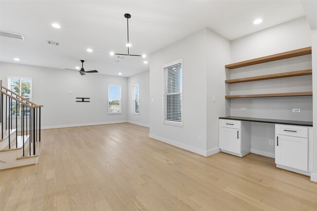 Building Photo - 2204 Lou Ellen Ln