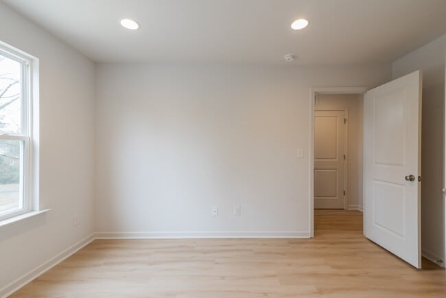 Building Photo - 2719 Capitol Dr