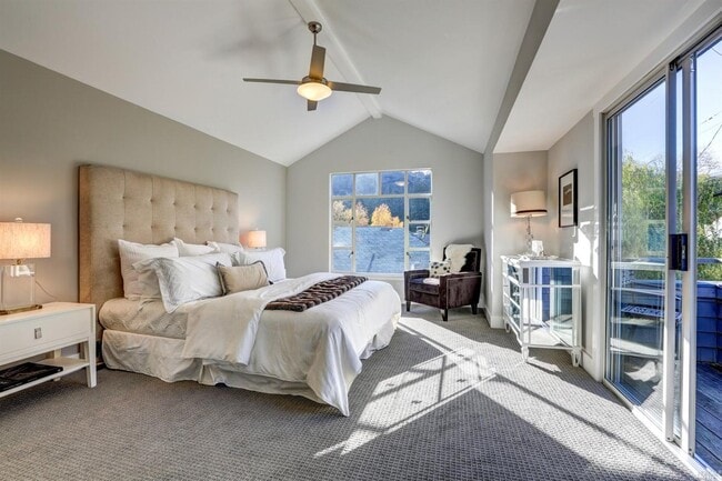 Building Photo - Upscale 2bd+Office/2ba Downtown Mill Valley Condo-FOUNDATION
