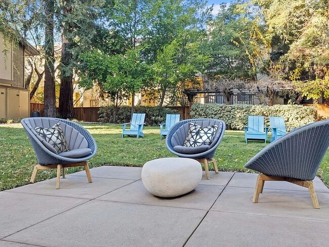 Building Photo - "Cozy 1-Bed Sanctuary in Prime Santa Clara Location!"