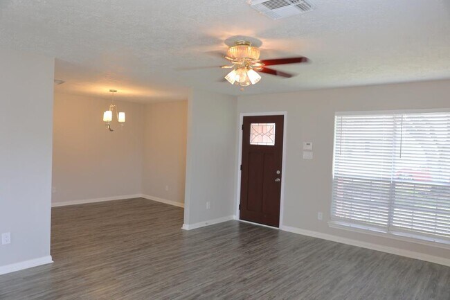 Building Photo - 16210 Rosenridge Dr