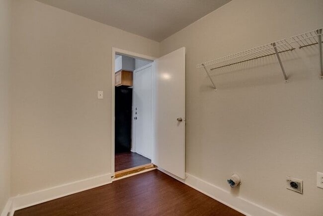 Building Photo - No Application Fees* $500 off 1st month re...