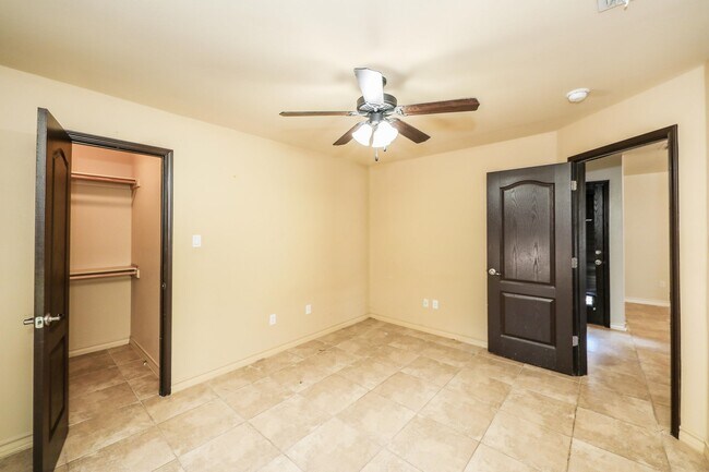 Building Photo - 9813 Sandhill Dr