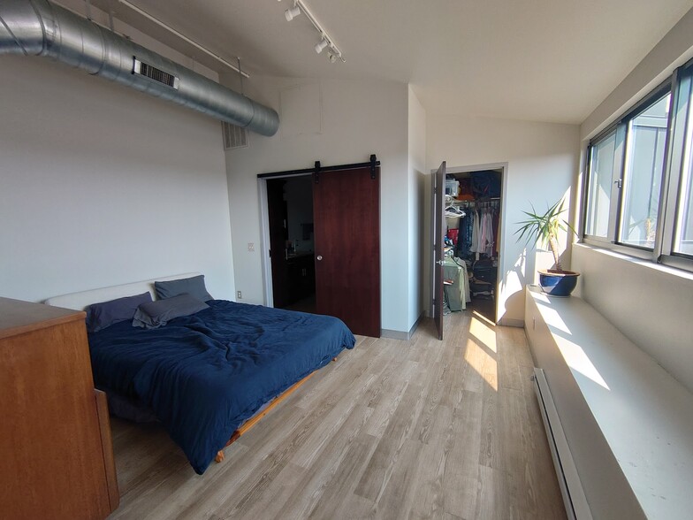 bedroom, closet and full bathroom - 730 Stinson Blvd