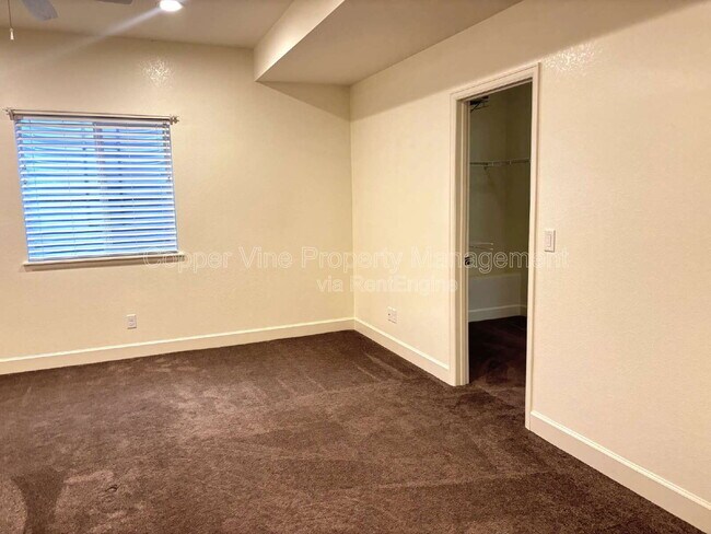 Building Photo - 900 Treece St