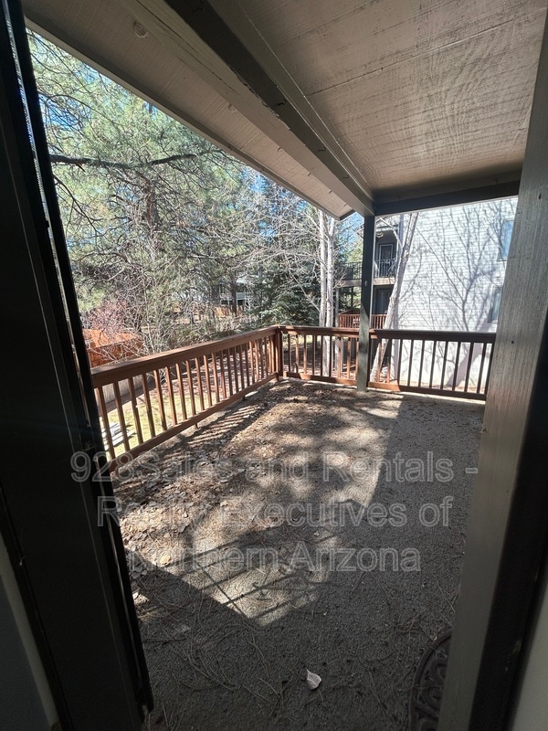 Building Photo - 6485 E Settlers Run Rd