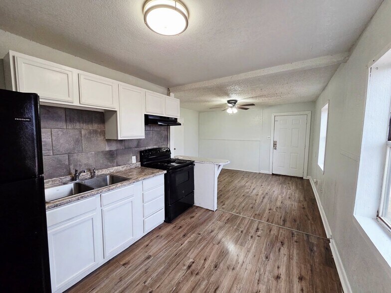 Building Photo - 1504 Sycamore St